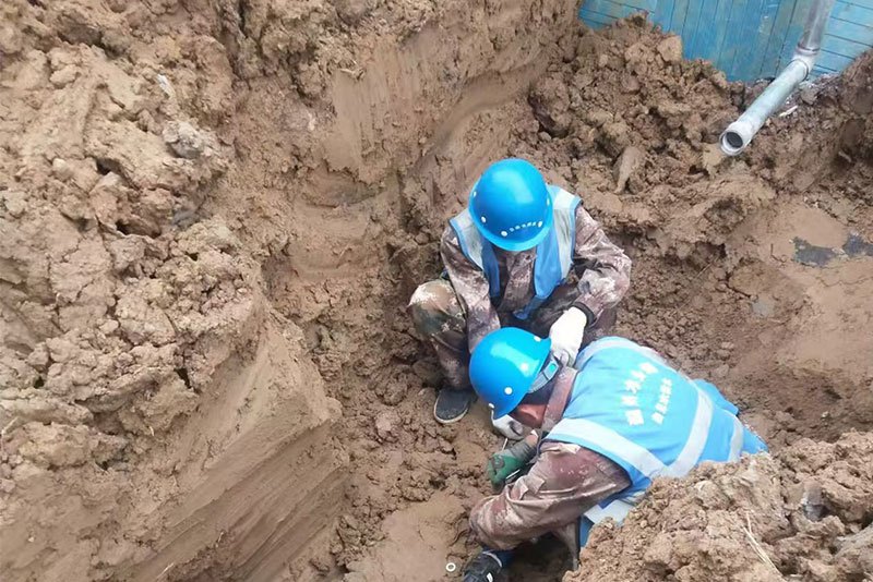 积极推进常春园新小区自来水管道建设 力争冬季前完工